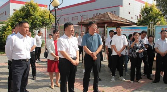 稀土高新區工會(huì )大力推動(dòng)“ 五三三”工作機制，全面提升廠(chǎng)務(wù)公開(kāi)民主管理工作提質(zhì)增效